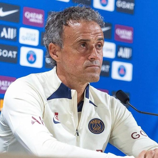 法甲国际比赛日走向成谜，山东男篮止住颓势，气氛紧张，团队化学反应显著